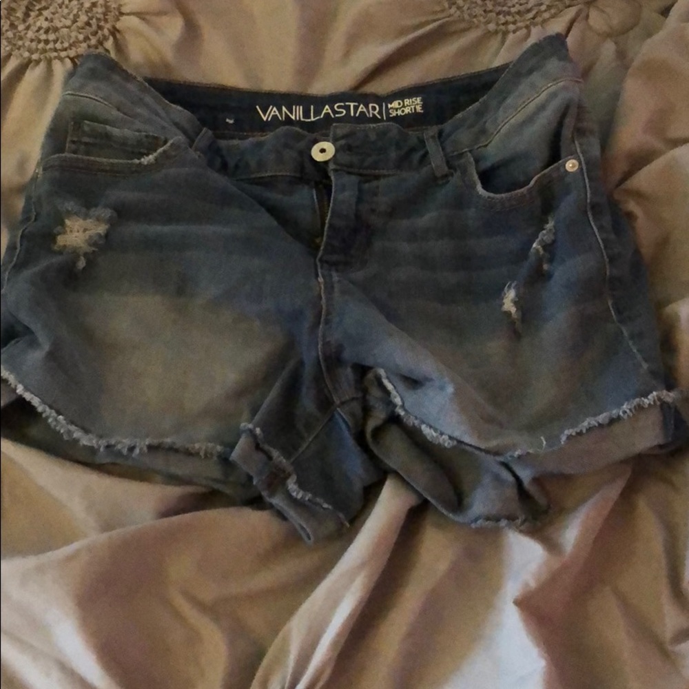 Size 6/7 says 7 on tag worn once jean shorts